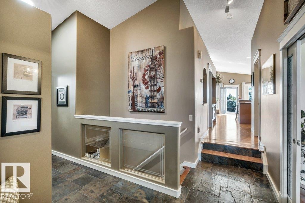 715 Hooke Place, Edmonton, AB, T5A 5H4 - 6