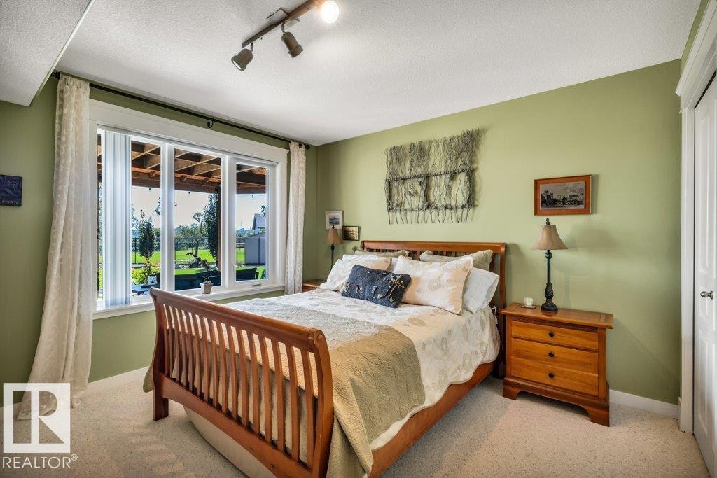 715 Hooke Place, Edmonton, AB, T5A 5H4 - 40