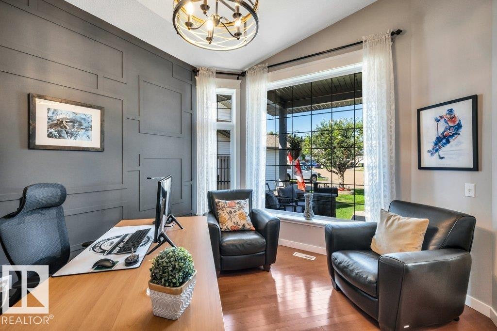 715 Hooke Place, Edmonton, AB, T5A 5H4 - 9