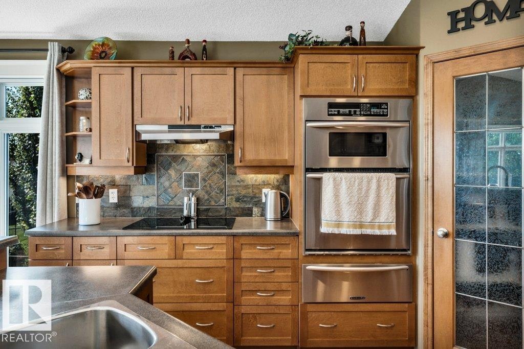 715 Hooke Place, Edmonton, AB, T5A 5H4 - 16