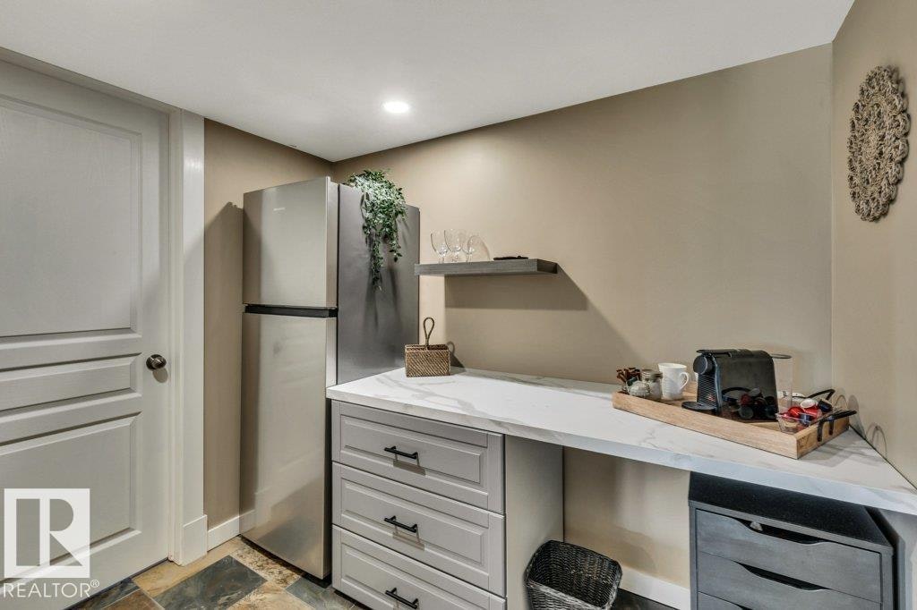 715 Hooke Place, Edmonton, AB, T5A 5H4 - 44