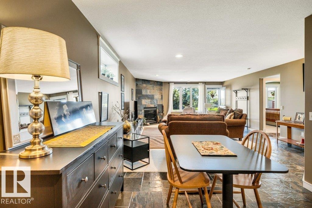 715 Hooke Place, Edmonton, AB, T5A 5H4 - 39
