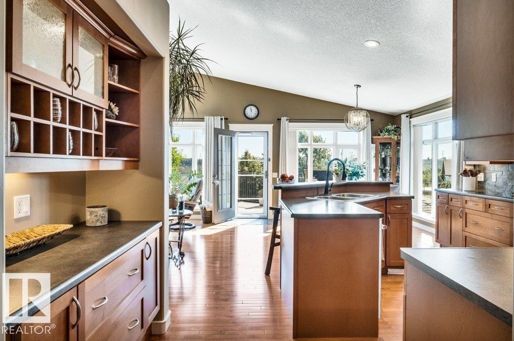 715 Hooke Place, Edmonton, AB, T5A 5H4 - 11