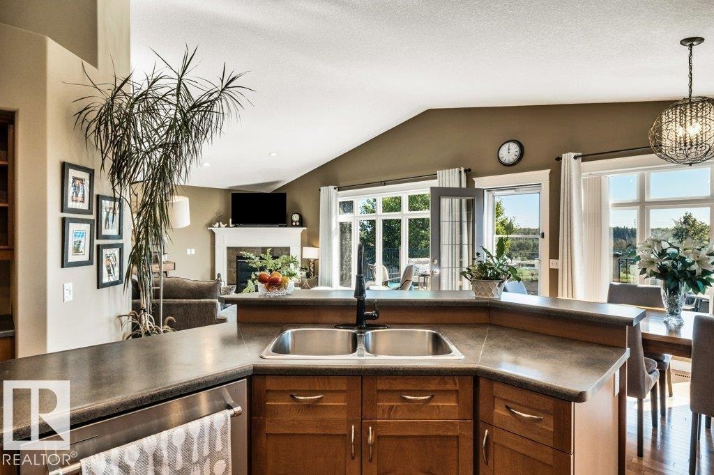 715 Hooke Place, Edmonton, AB, T5A 5H4 - 15