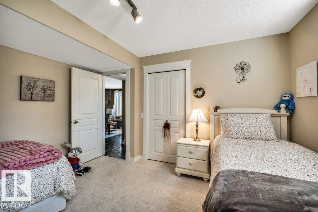 715 Hooke Place, Edmonton, AB, T5A 5H4 - 43