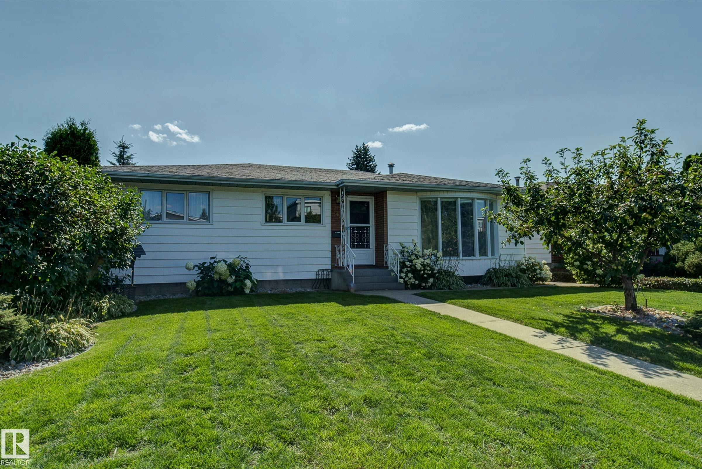 11623 49 Avenue, Edmonton, AB, T6H 0G9