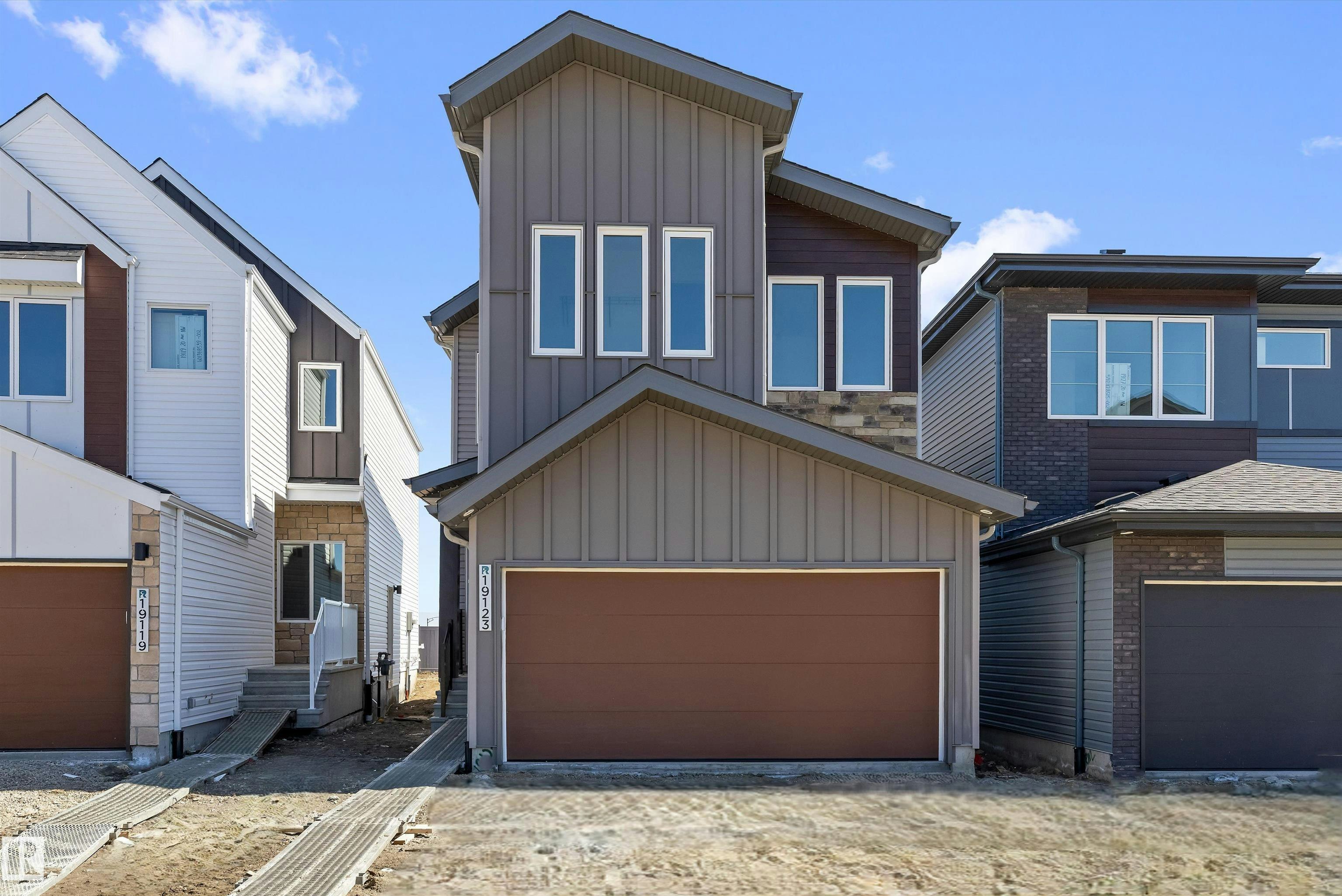 19123 20 Avenue, Edmonton, AB, T6M 3E8
