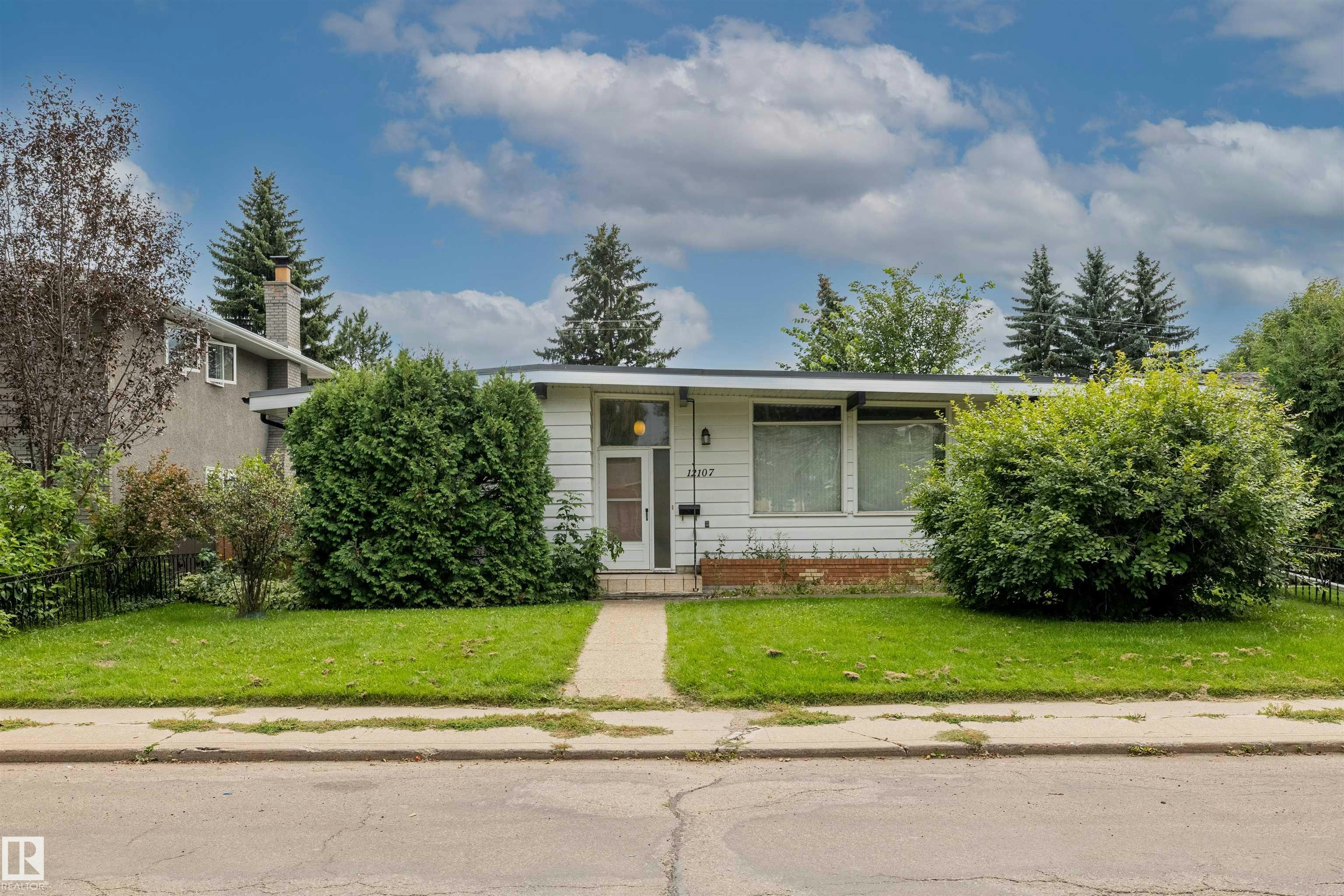 12107 40 Avenue, Edmonton, AB, T6J 0S4