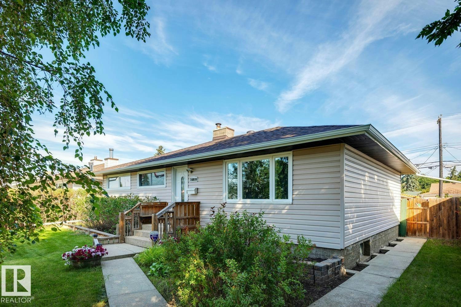 16010 87 Avenue, Edmonton, AB, T5R 4G9