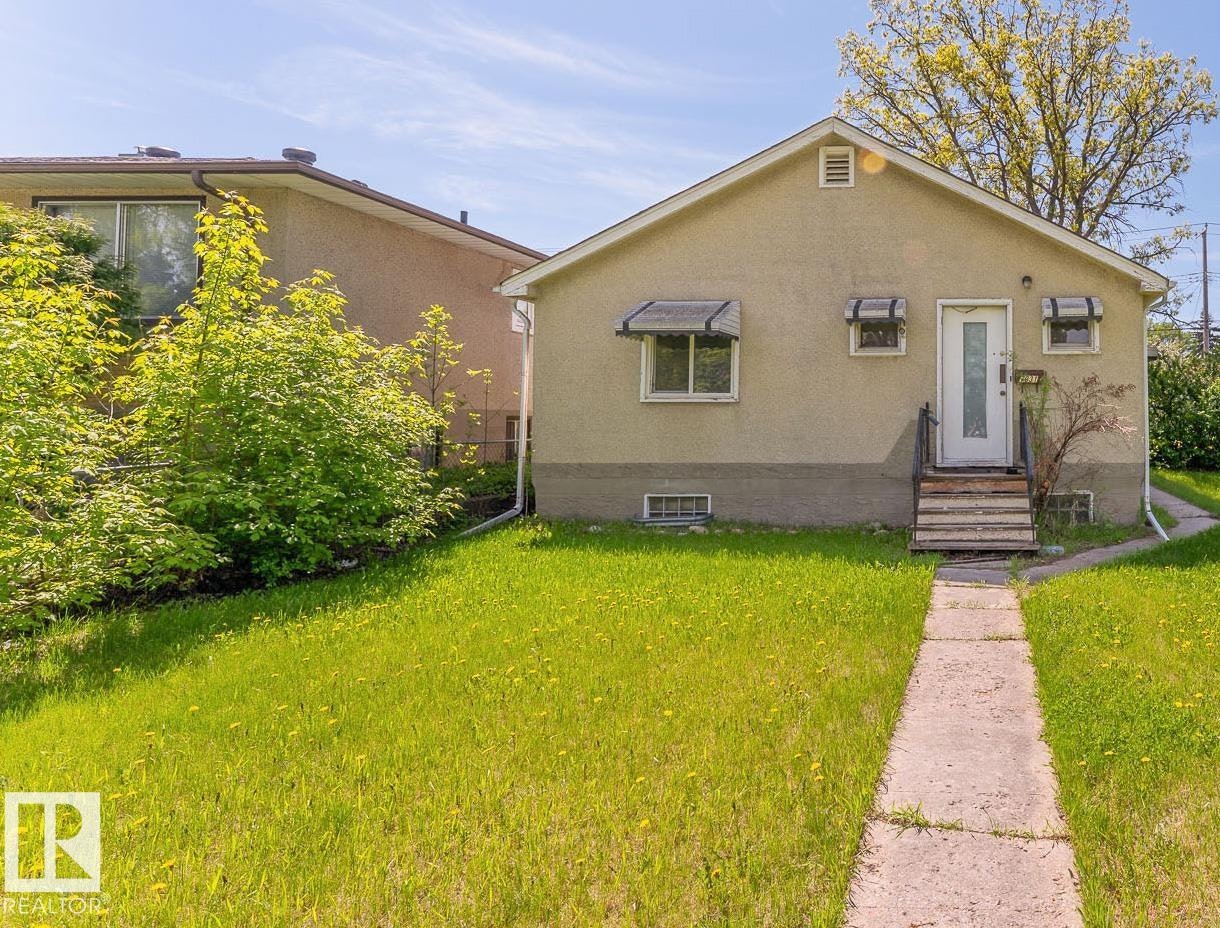7931 83 Avenue, Edmonton, AB, T6C 0M1