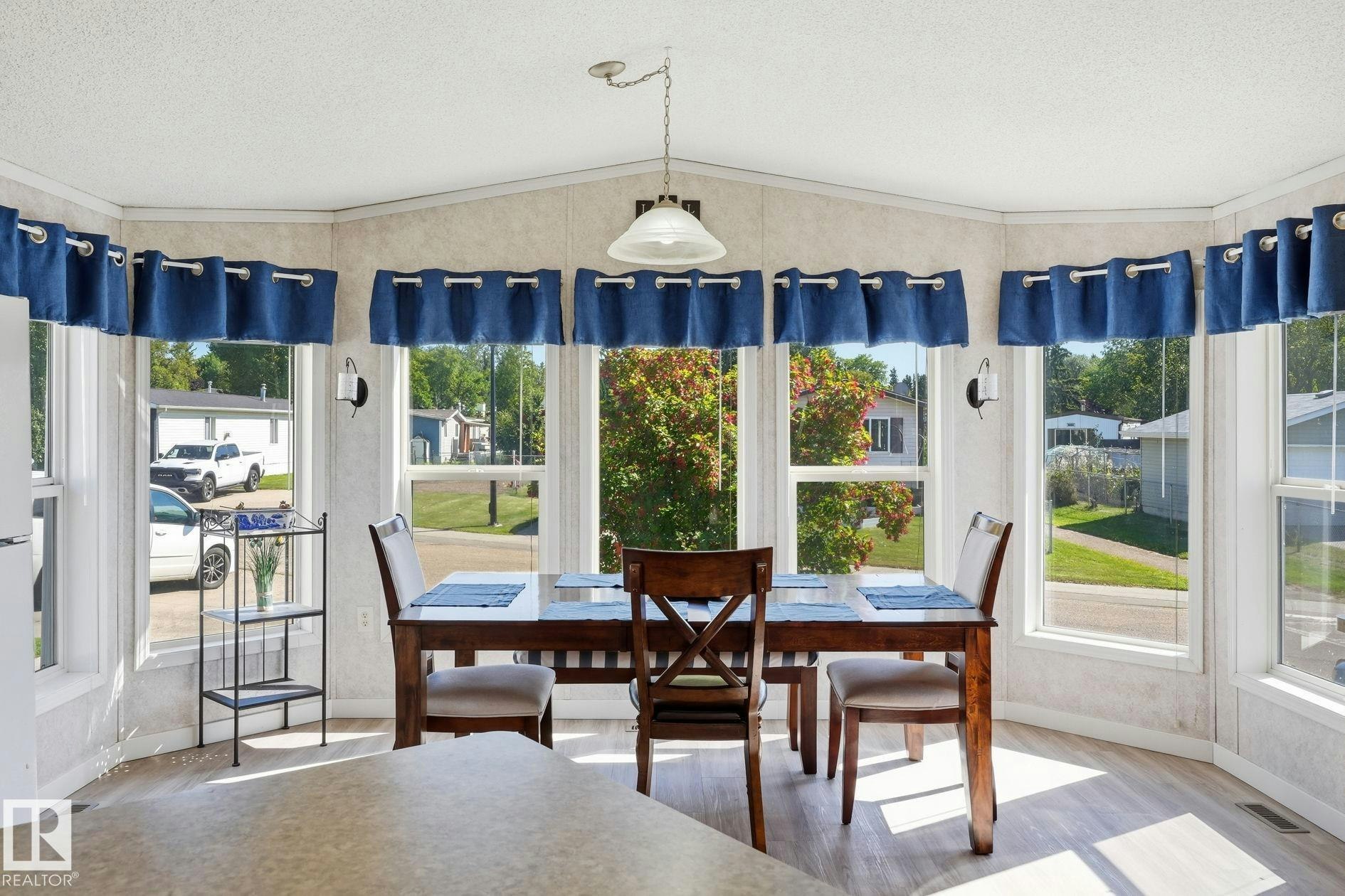 234 Oak Wood Drive, Edmonton, AB, T6P 0A3