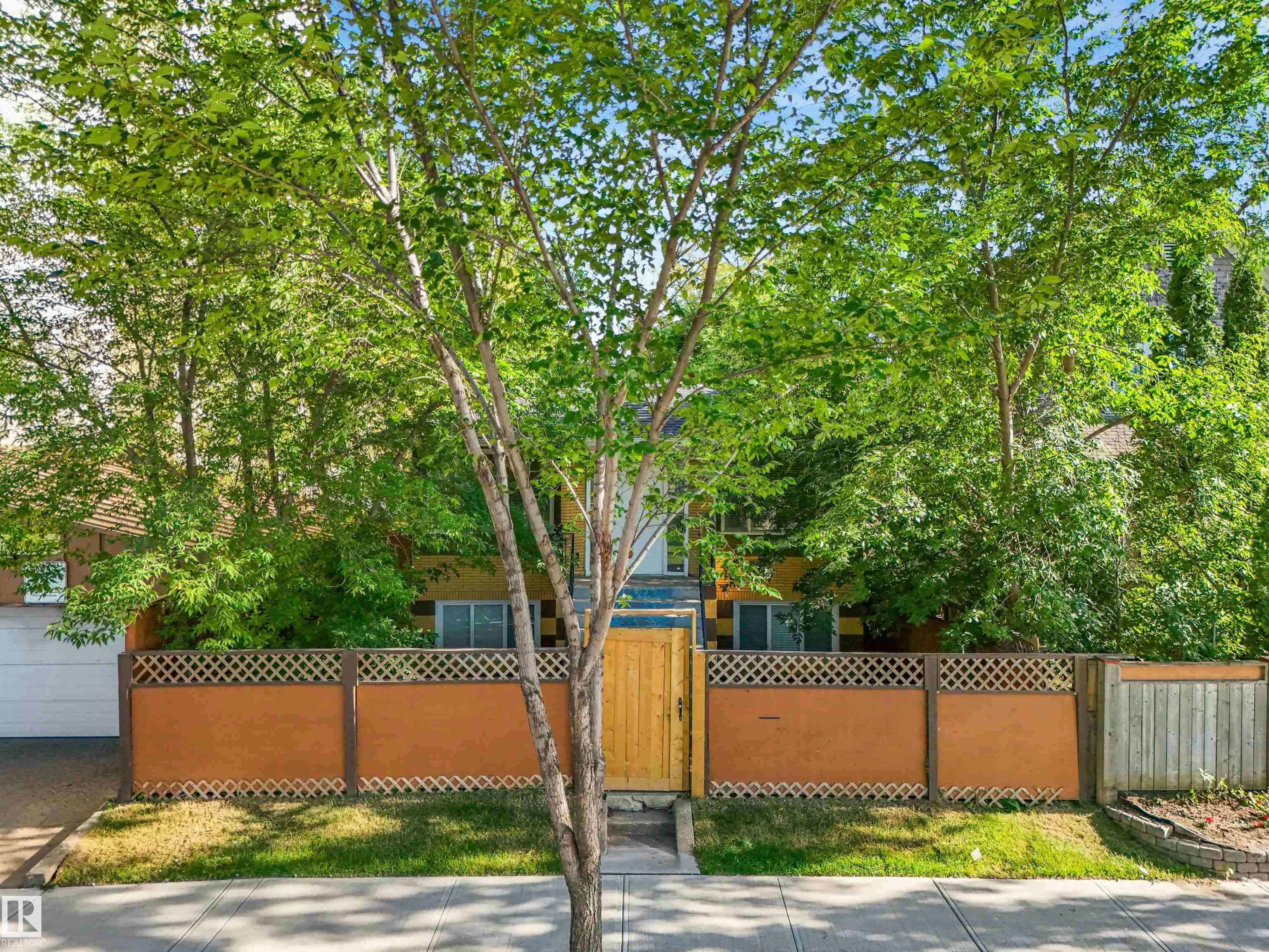 9347 105 Avenue NW, Edmonton, AB, T5H 0J7