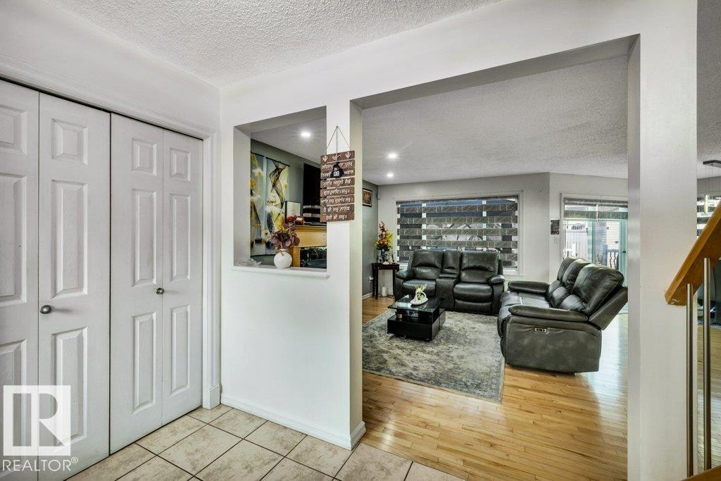 2426 34a Avenue, Edmonton, AB, T6T 0B1 - 7