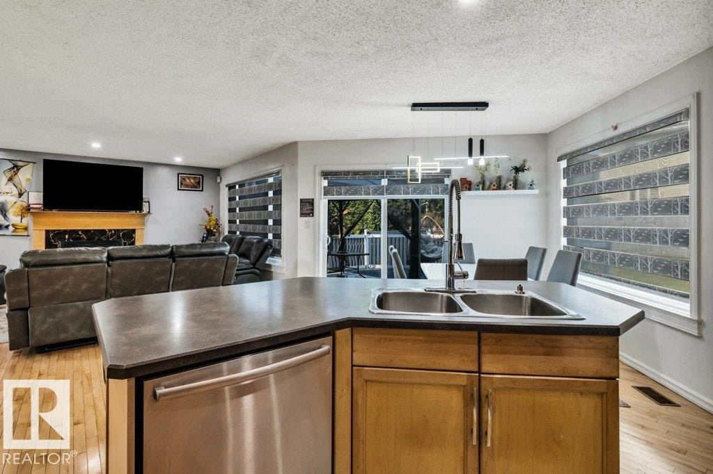 2426 34a Avenue, Edmonton, AB, T6T 0B1 - 16