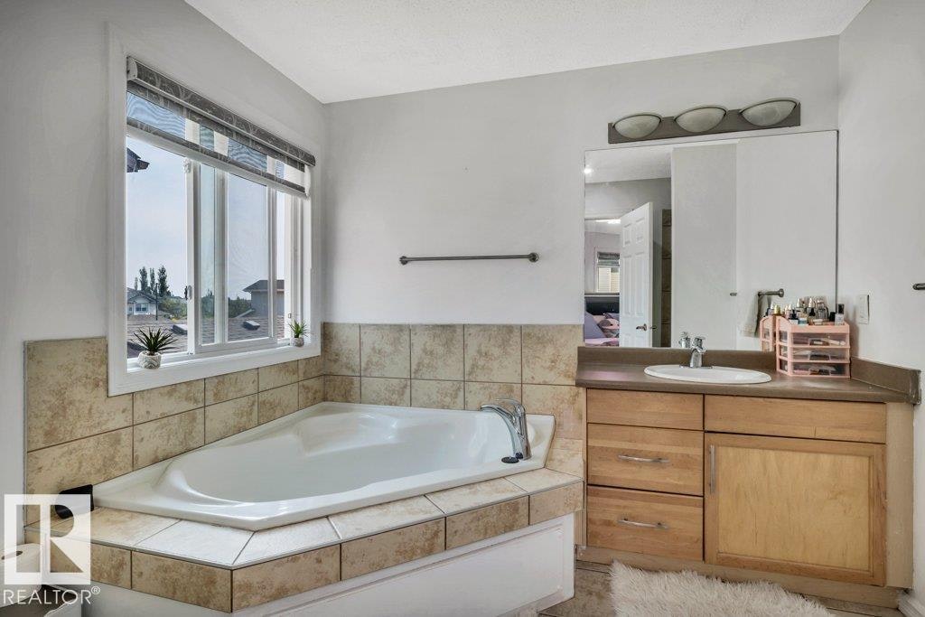 2426 34a Avenue, Edmonton, AB, T6T 0B1 - 29