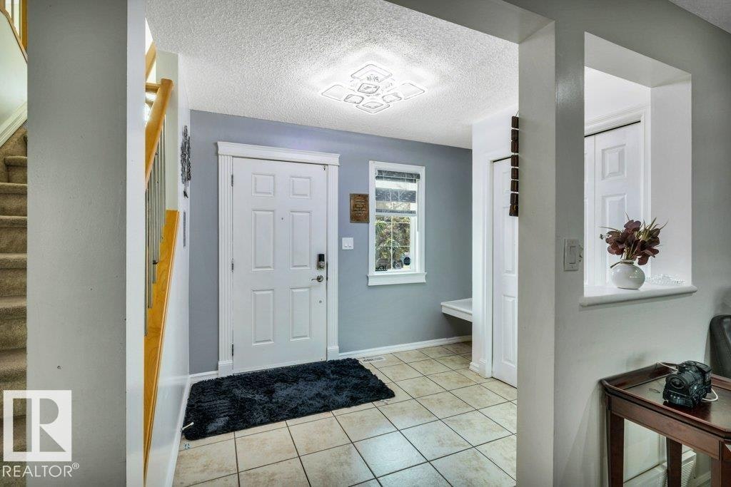 2426 34a Avenue, Edmonton, AB, T6T 0B1 - 8