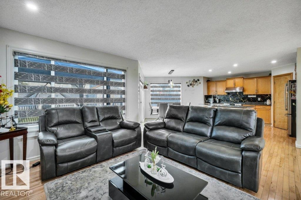 2426 34a Avenue, Edmonton, AB, T6T 0B1 - 10