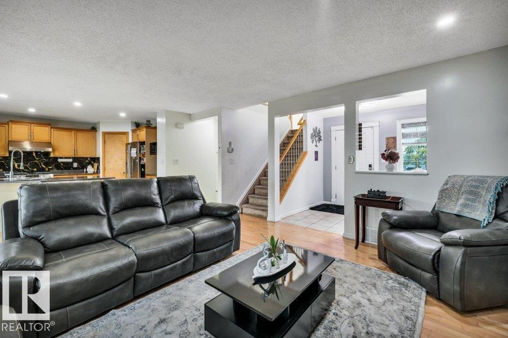 2426 34a Avenue, Edmonton, AB, T6T 0B1 - 11