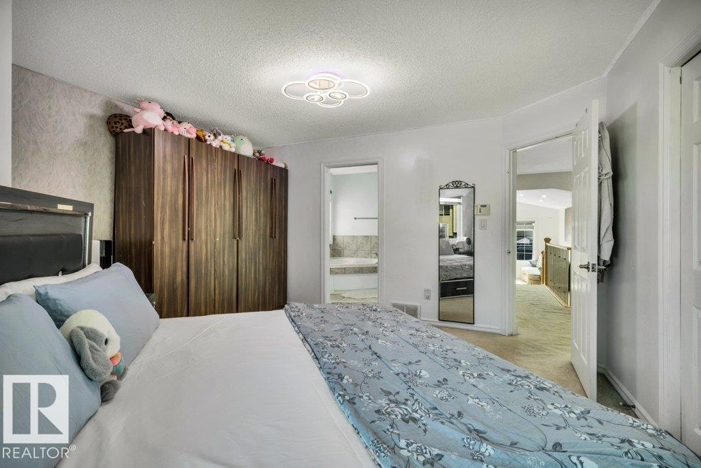 2426 34a Avenue, Edmonton, AB, T6T 0B1 - 28