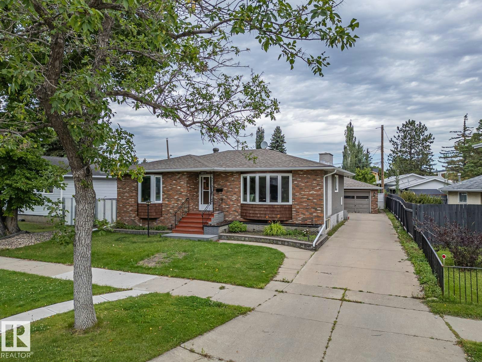 16706 80 Avenue, Edmonton, AB, T5R 3N2