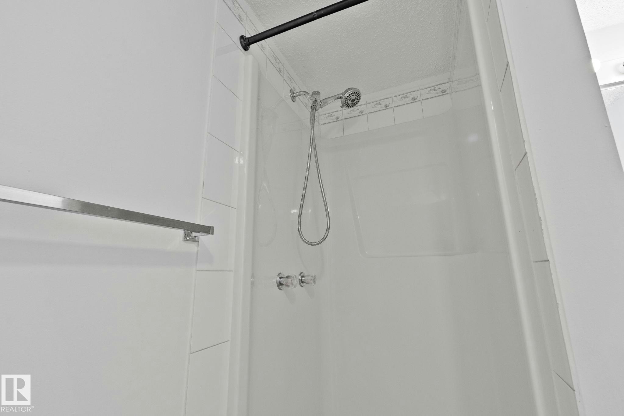 15055 128 Street, Edmonton, AB, T6V 1E8 - 15