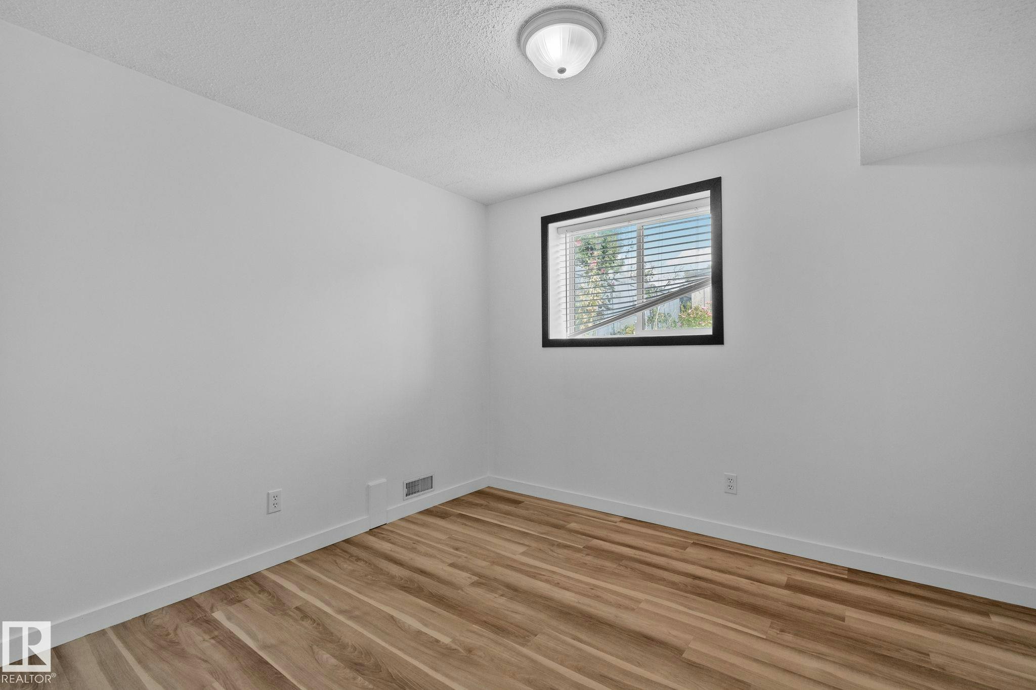 15055 128 Street, Edmonton, AB, T6V 1E8 - 13
