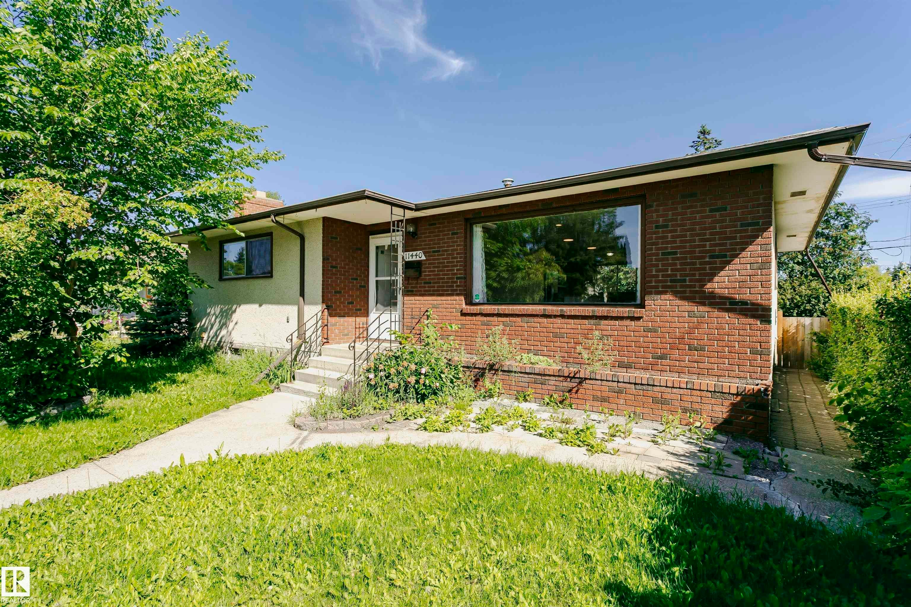 11440 44a Avenue, Edmonton, AB, T6J 0Z9