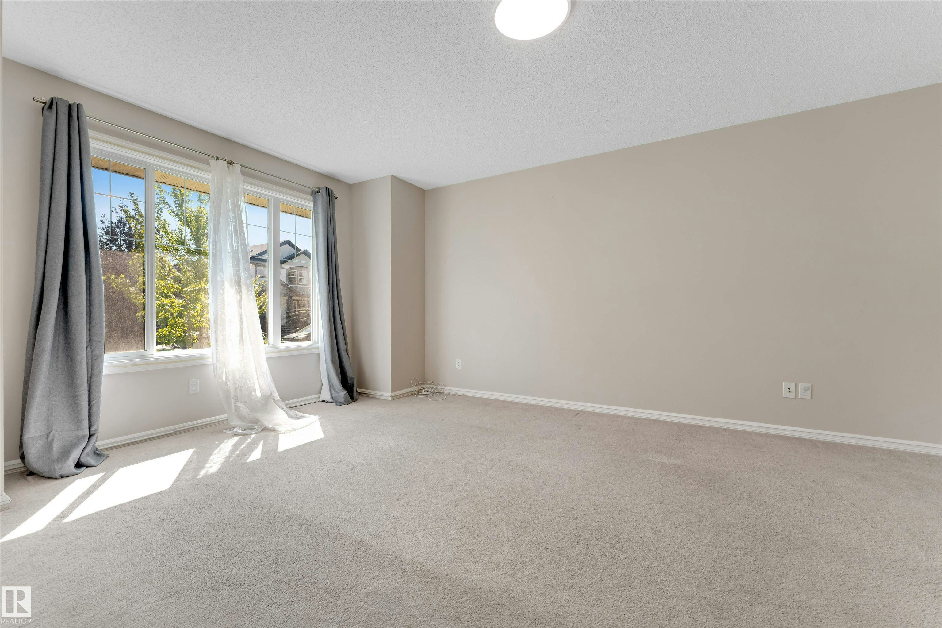1124 37a Avenue, Edmonton, AB, T6T 0E7 - 11