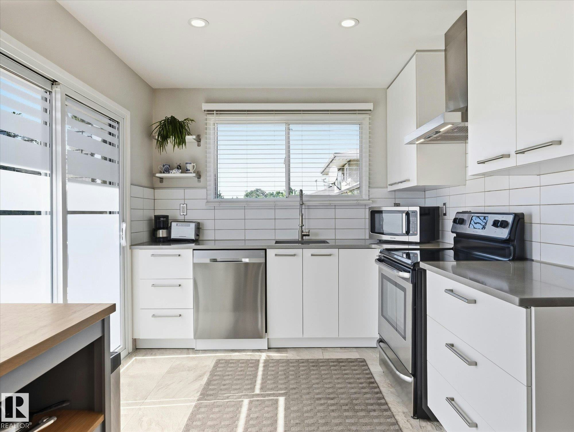 7411 141 Avenue, Edmonton, AB, T5C 2N4