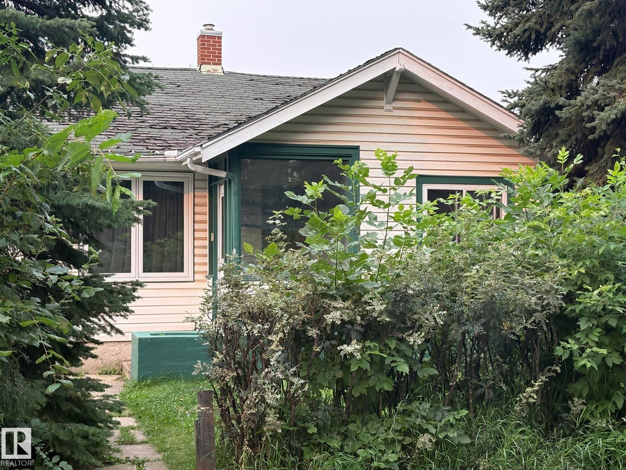 11216 68 Street, Edmonton, AB, T5B 1N5