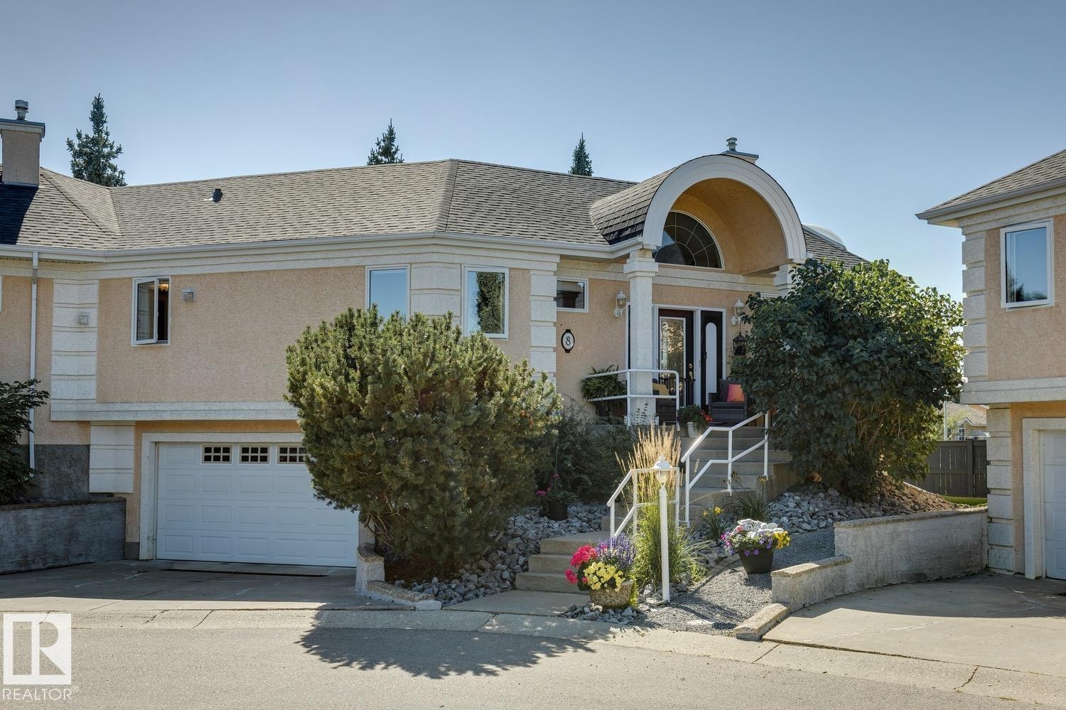 8-11809 9b Avenue, Edmonton, AB, T6J 7B6
