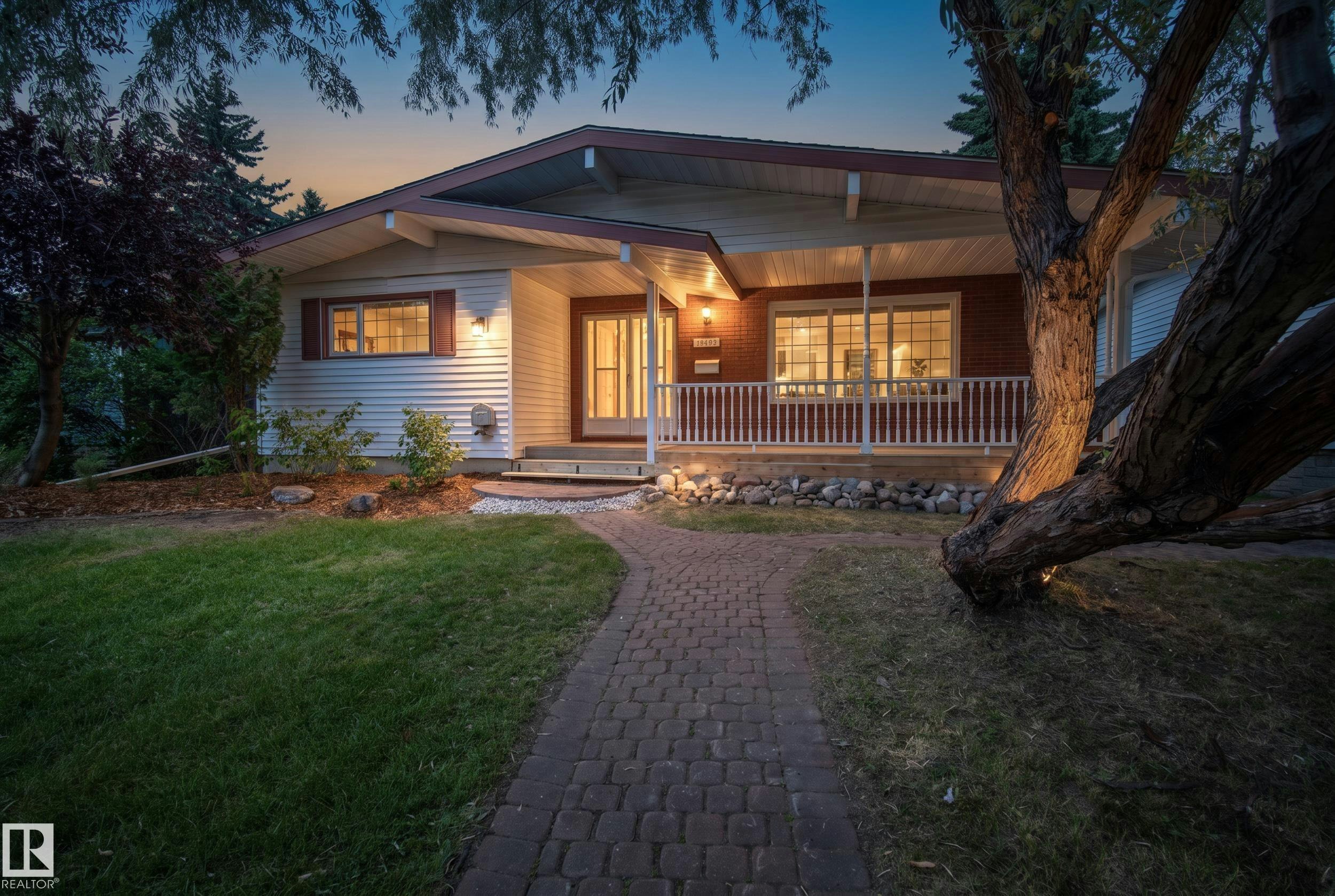 11728 39 Avenue, Edmonton, AB, T6J 0M9