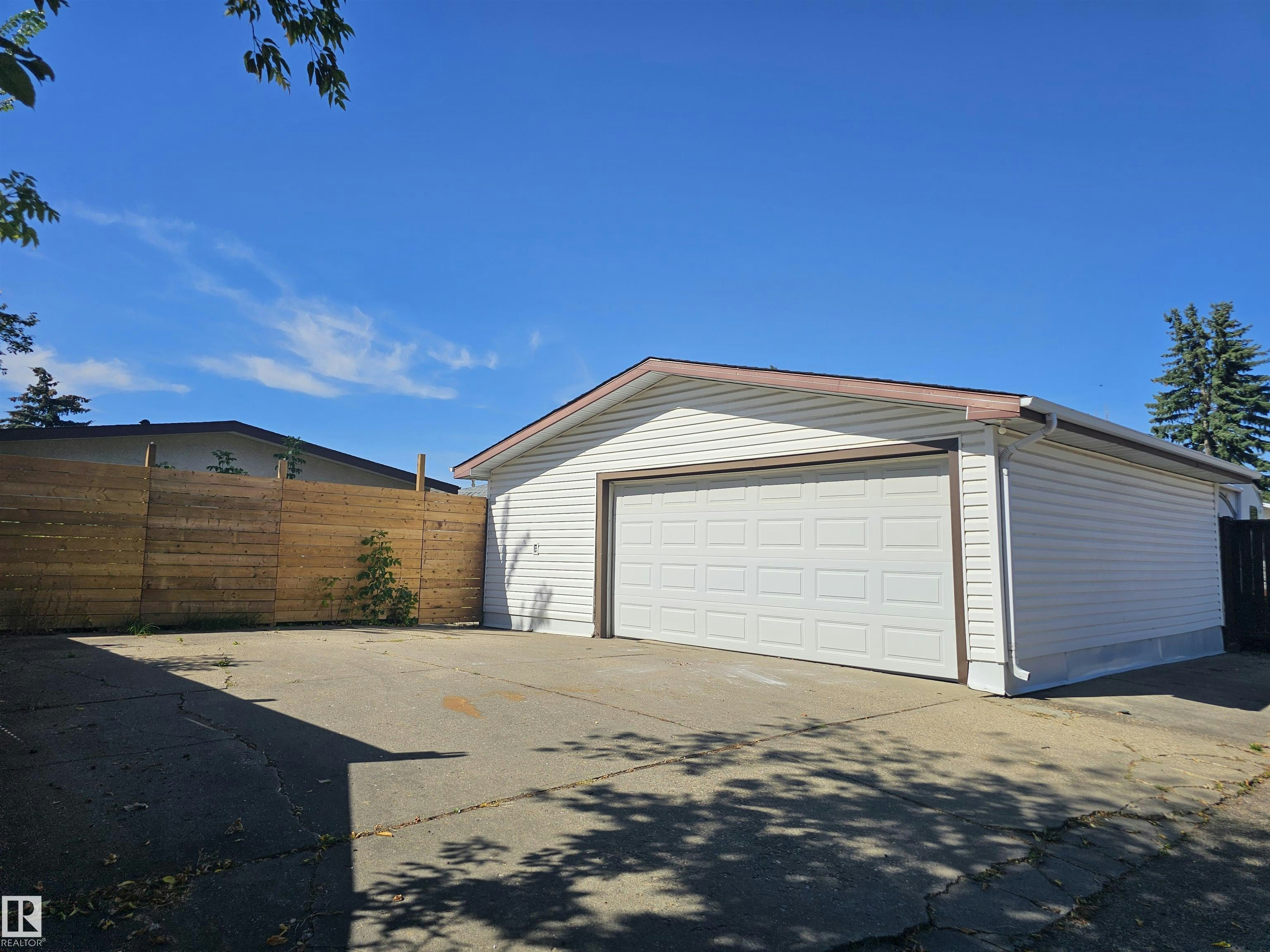 14211 77 Street - 3
