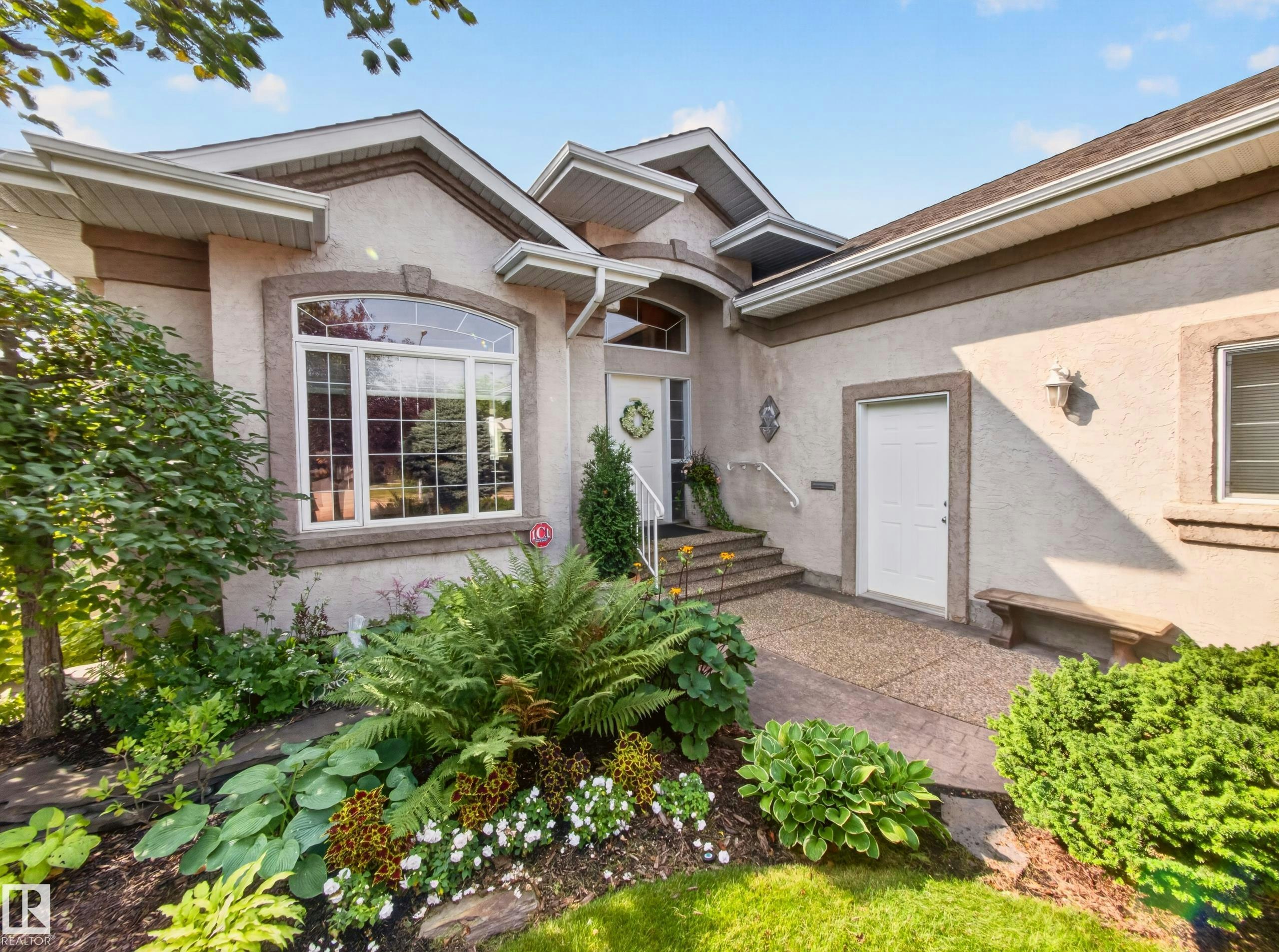40 Meadowview Point(e), Rural Strathcona County, AB, T8H 2E8