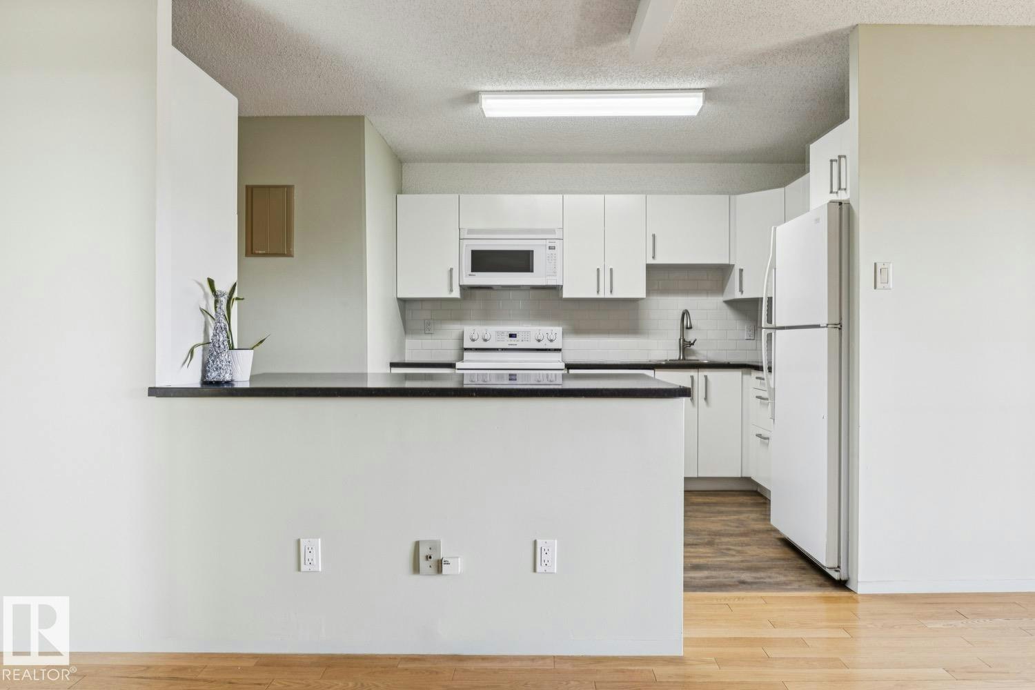 905-9929 113 Street, Edmonton, AB, T5K 2N9 - 17