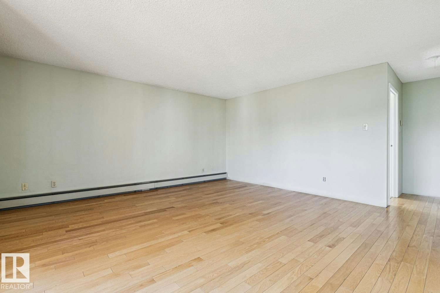 905-9929 113 Street, Edmonton, AB, T5K 2N9 - 11