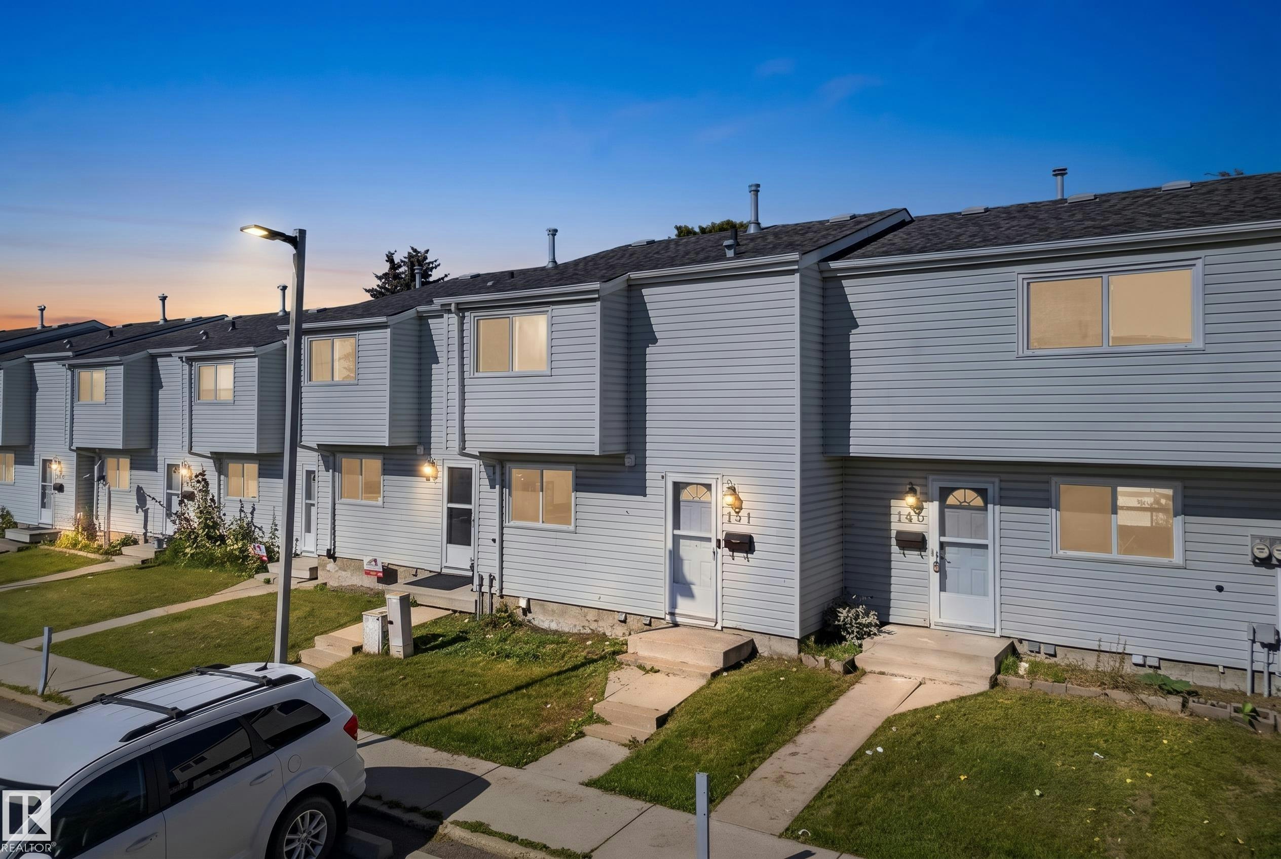 141 Dickinsfield Court, Edmonton, AB, T5E 5V8
