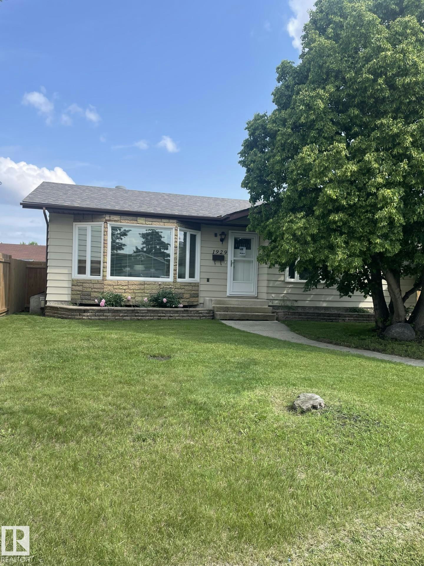 1929 65 Street, Edmonton, AB, T6L 1M1