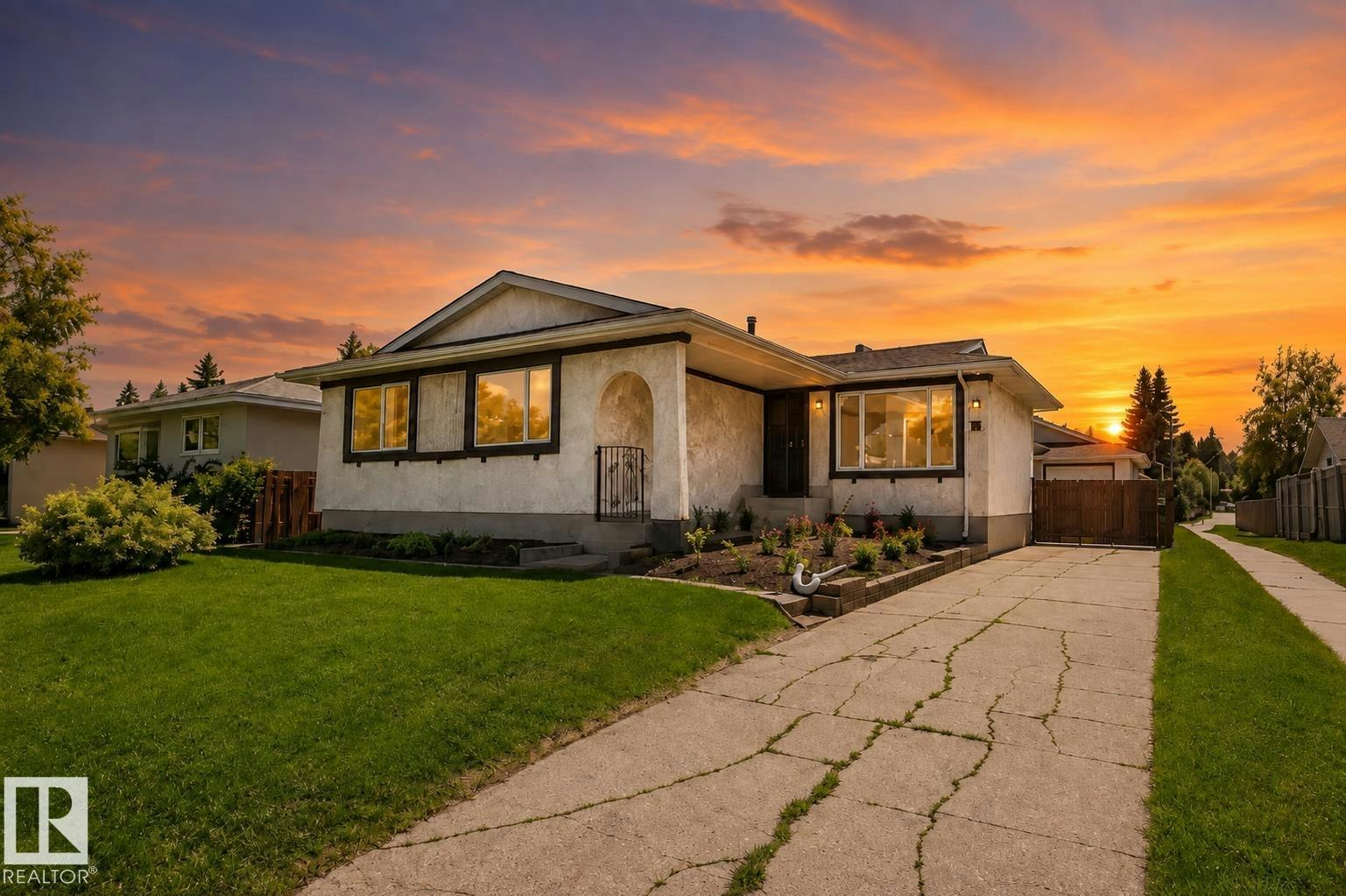 10439 36a Ave, Edmonton, AB, T6J 2H7