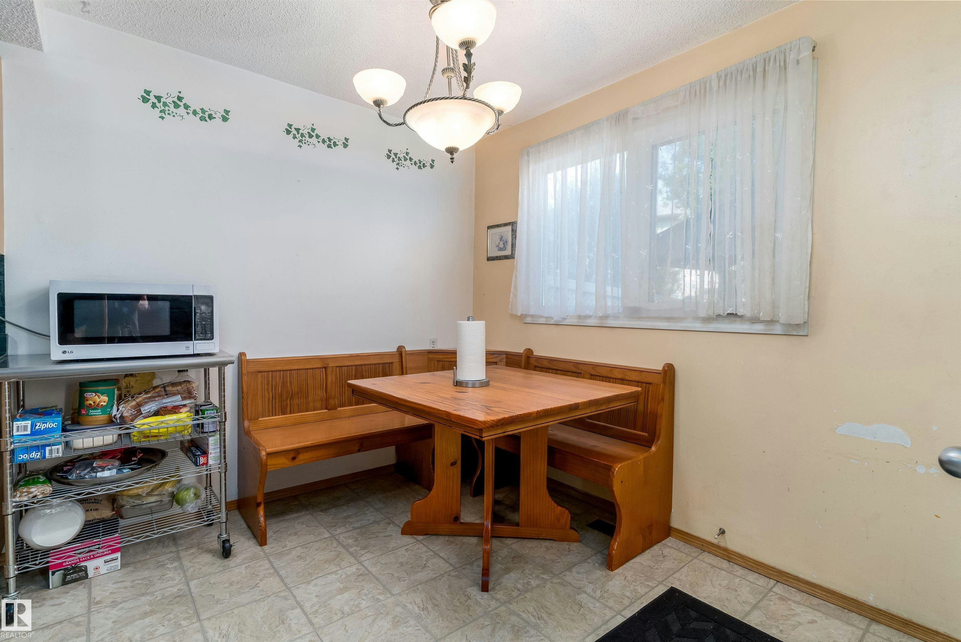 14737 25 Street, Edmonton, AB, T5Y 2E8 - 14