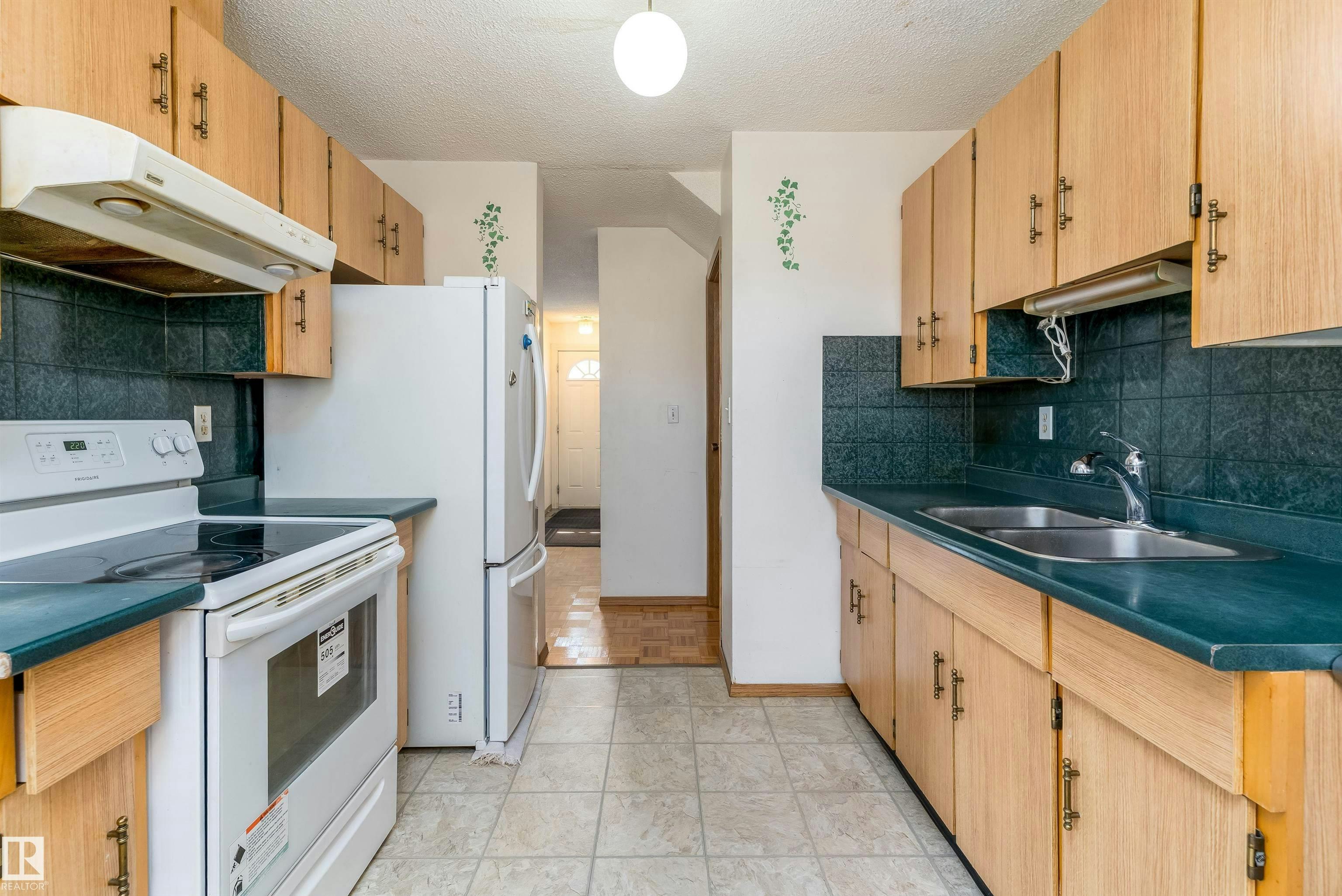 14737 25 Street, Edmonton, AB, T5Y 2E8