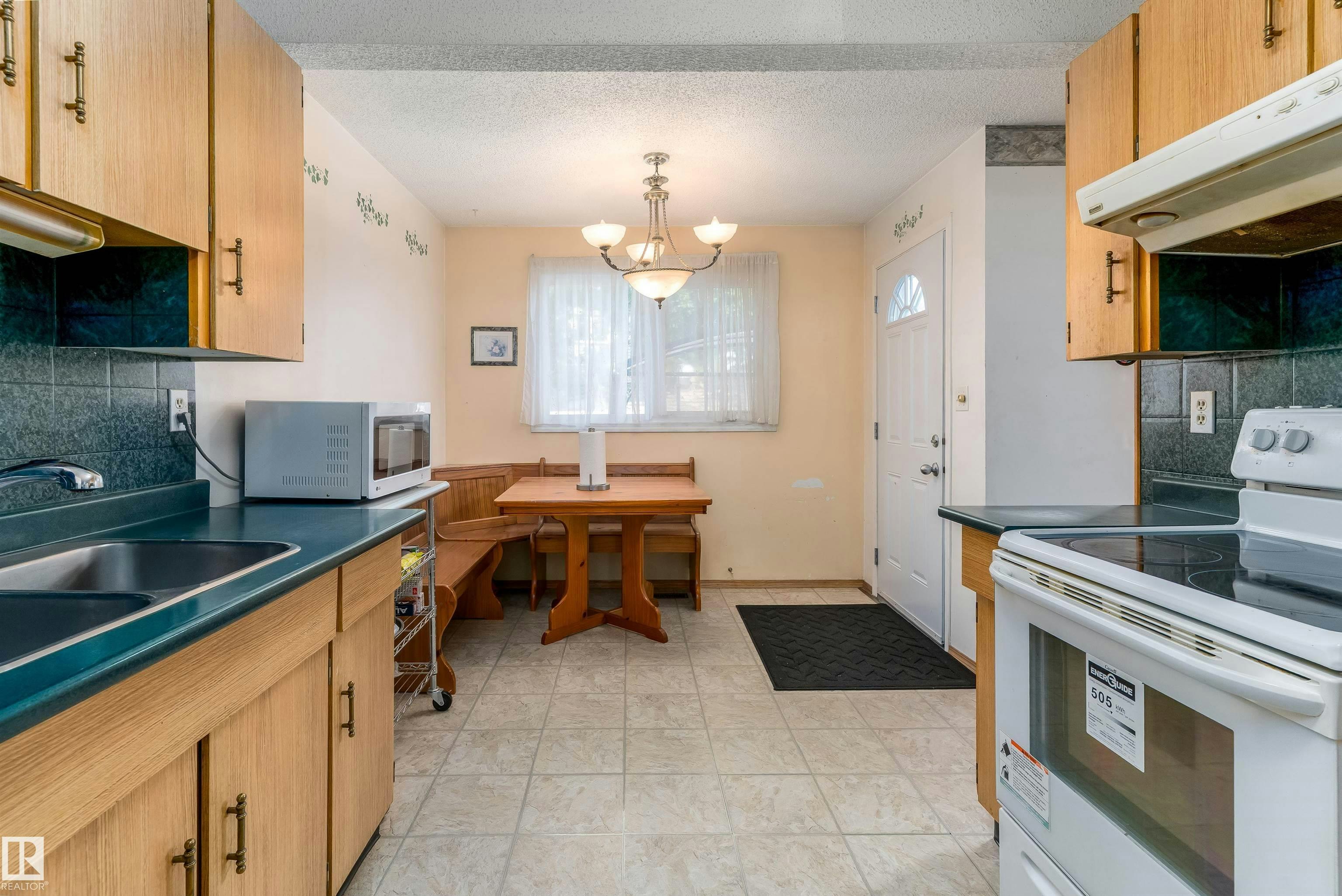 14737 25 Street, Edmonton, AB, T5Y 2E8 - 11