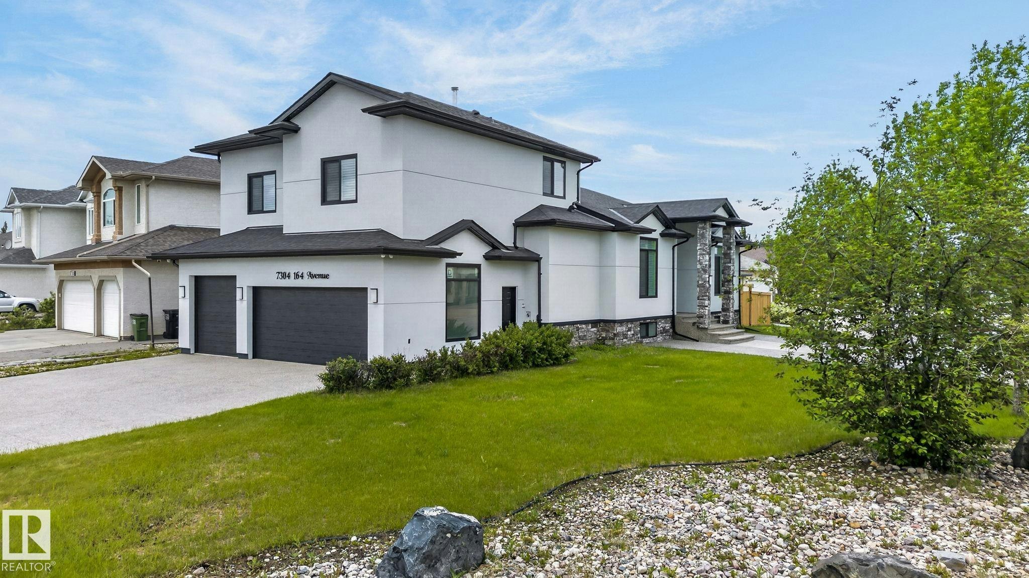 7304 164 Avenue, Edmonton, AB, T5Z 3Y3