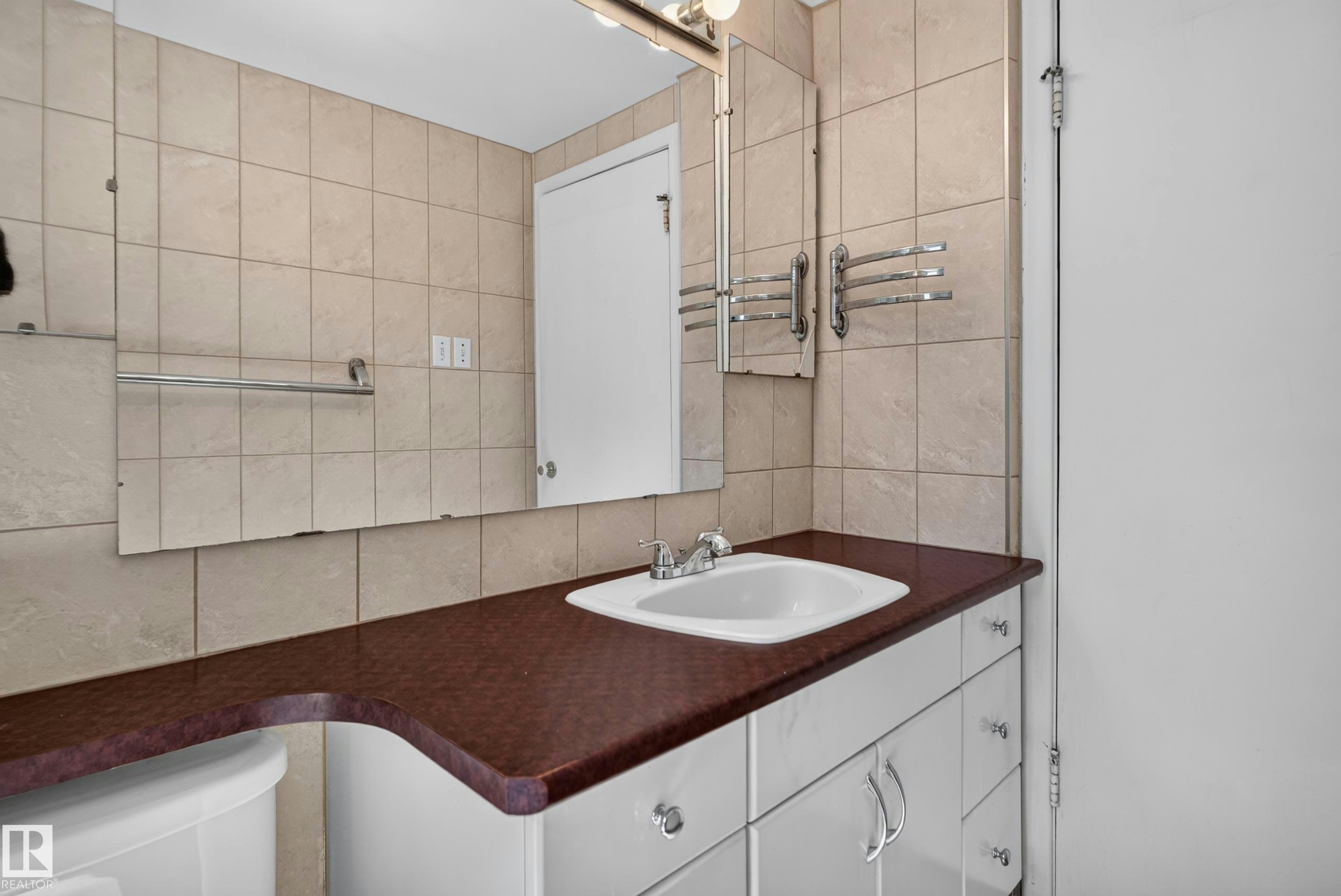 13351 109a Avenue, Edmonton, AB, T5M 2J5 - 9