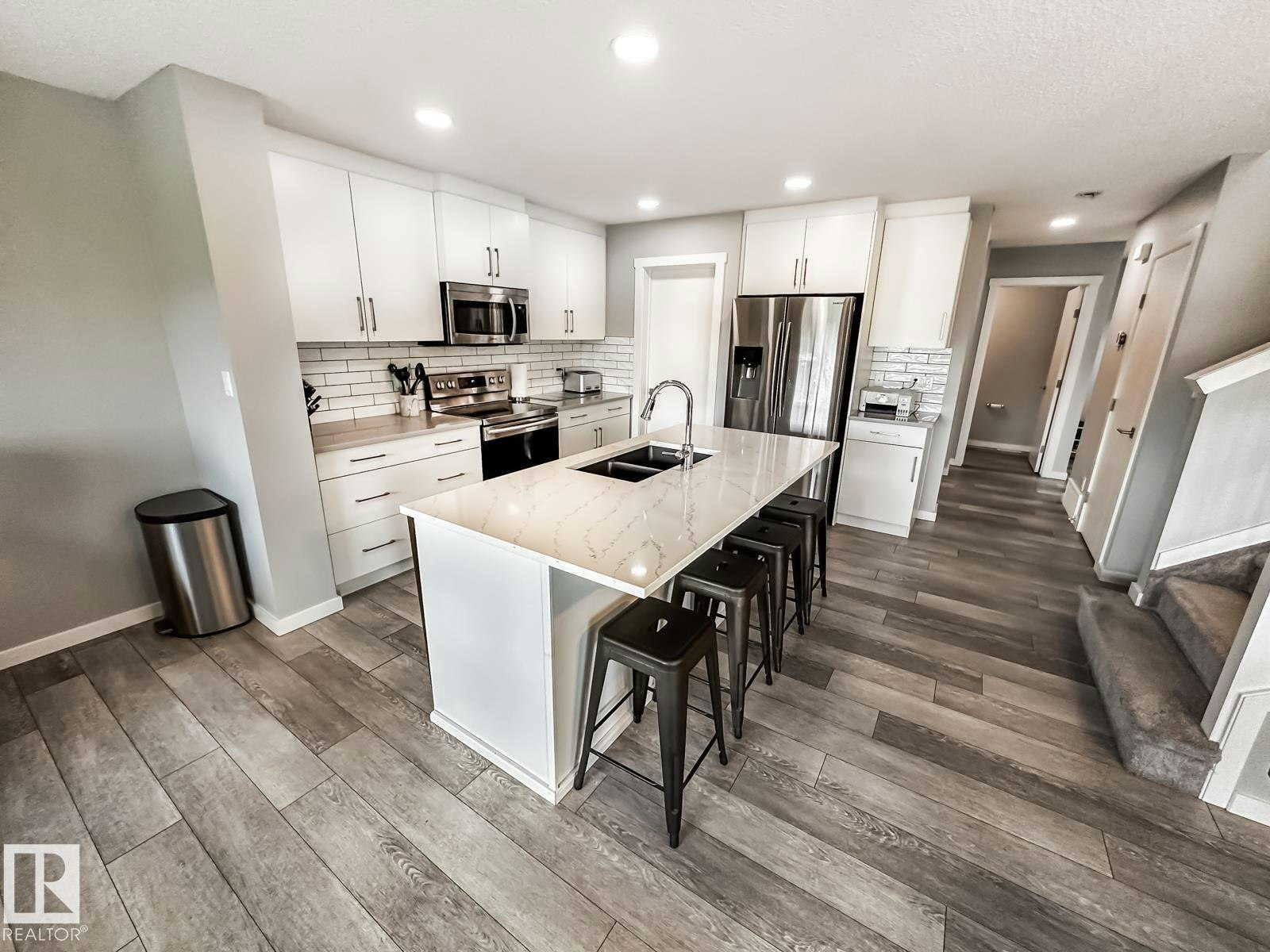 20947 95 Avenue, Edmonton, AB, T5T 7J6 - 8