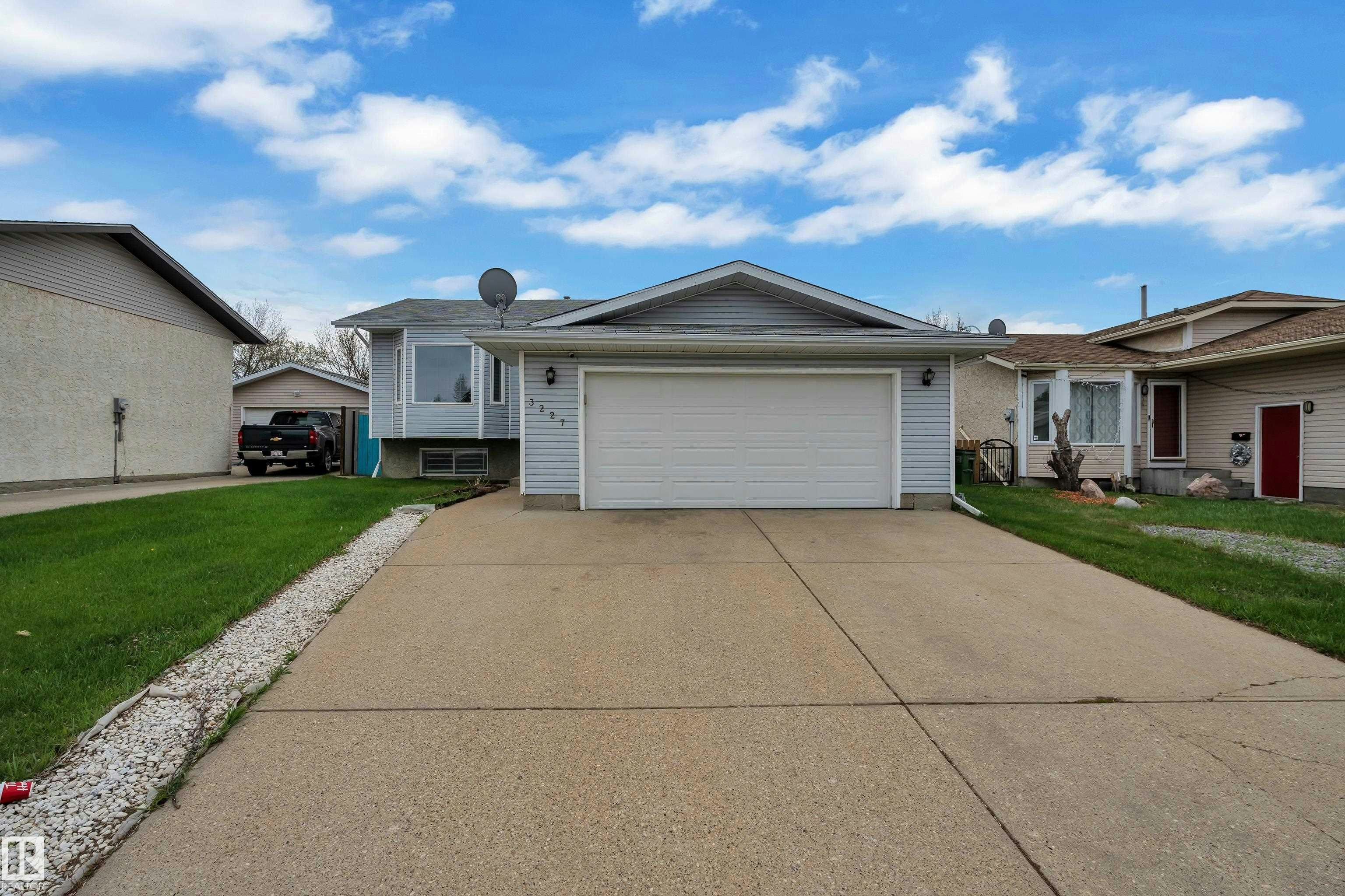 3227 145 Avenue, Edmonton, AB, T5Y 2E9