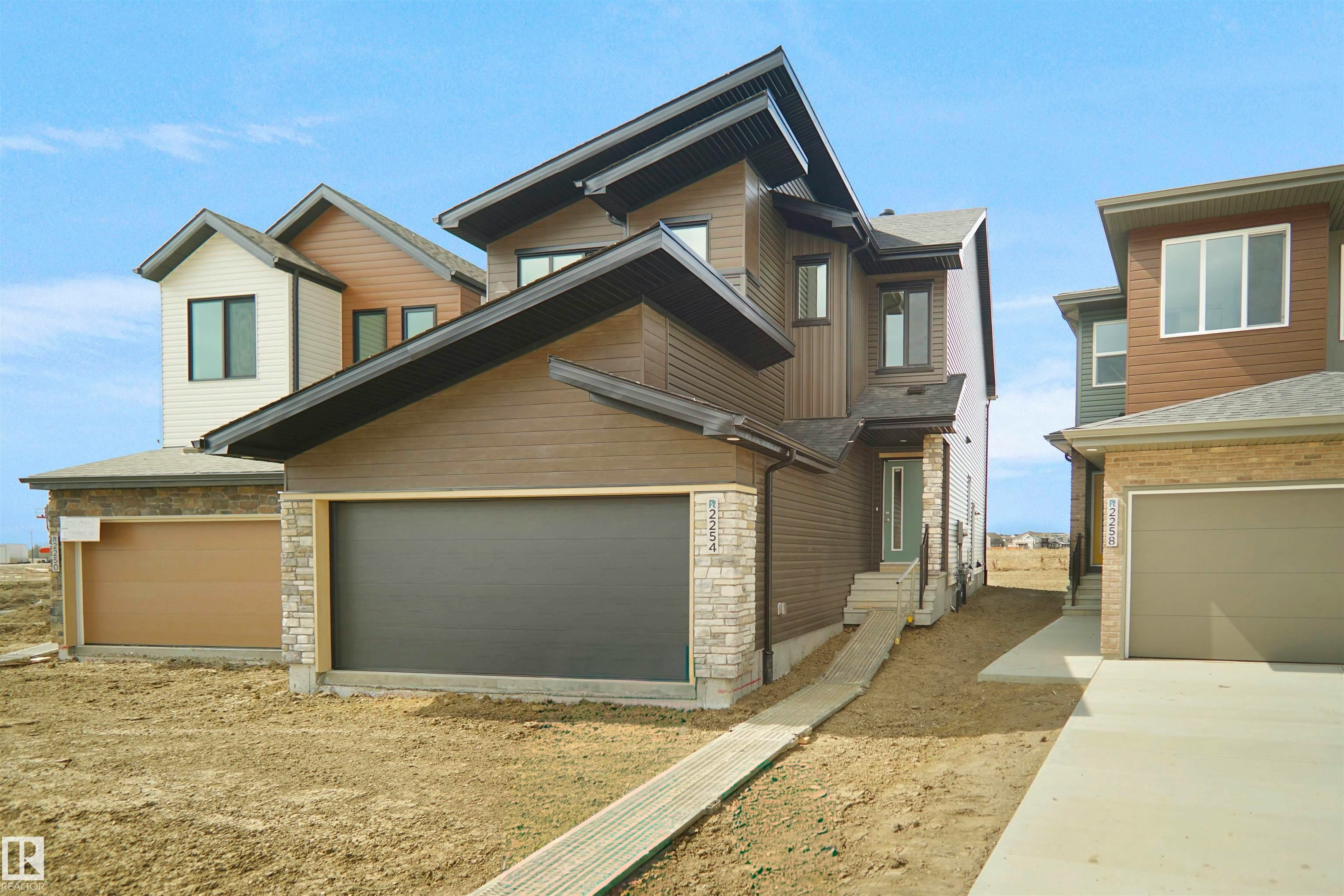 7247 182 Avenue, Edmonton, AB, T5Z 0L5