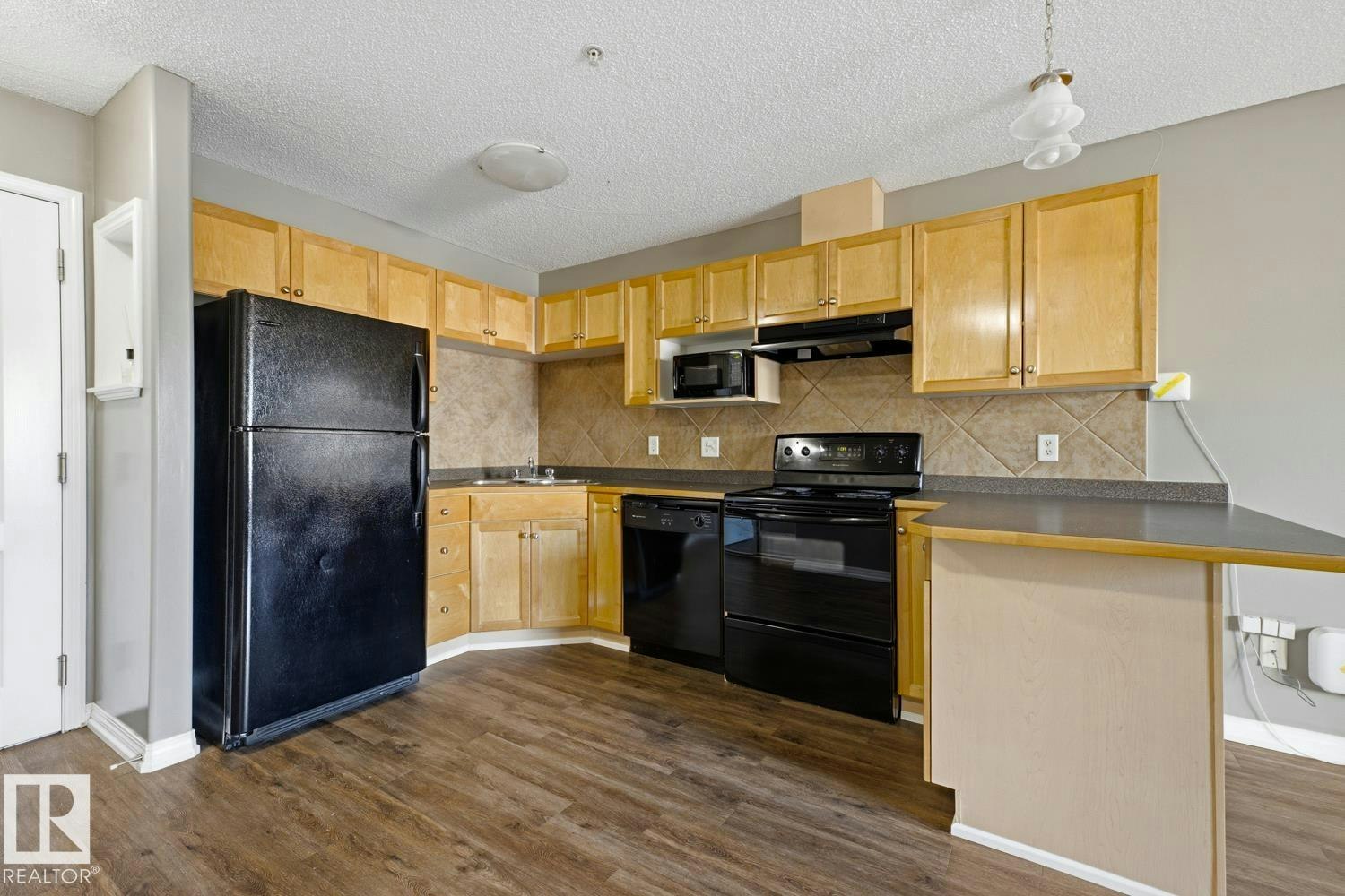 101-7511 171 Street, Edmonton, AB, T5T 6S7