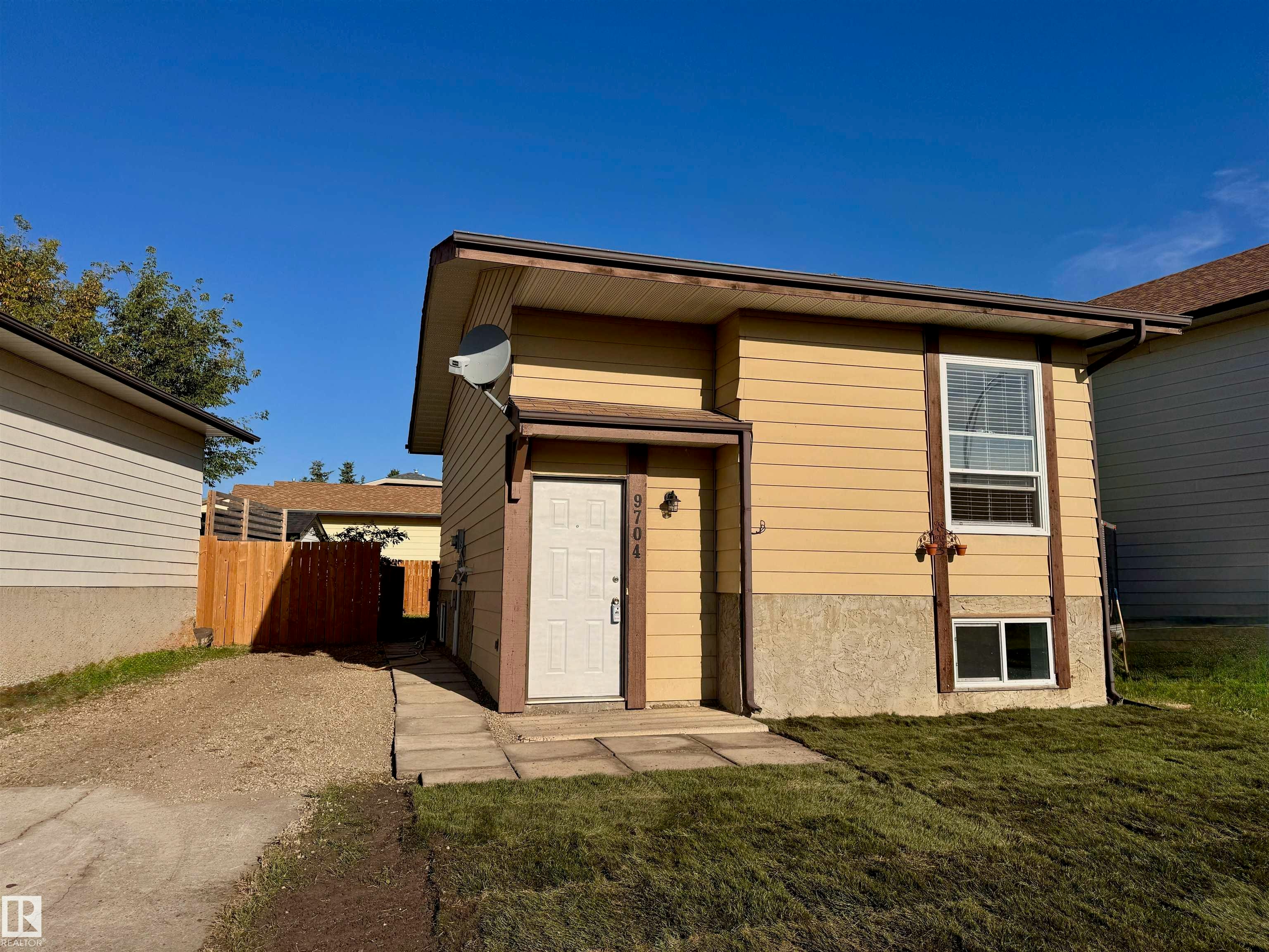 9704 104 Street, Morinville, AB, T8R 1C8