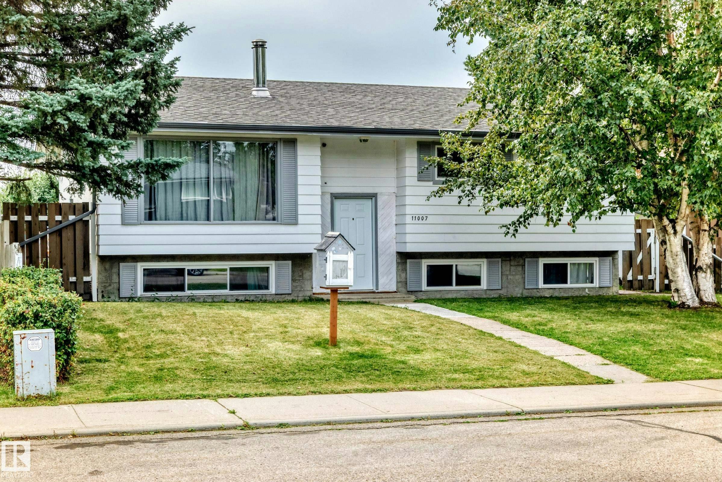 11007 37 Avenue, Edmonton, AB, T6J 0G8
